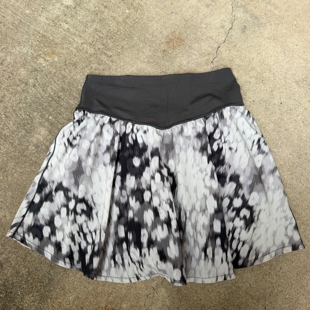 AERIE | OFFLINE Women Skort M Black White Abstract Print Athleisure Tennis Skirt - Picture 3 of 4